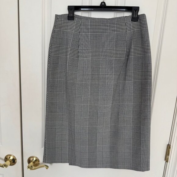 T Tahari Skirt Sz 10 Medium Black White Striped Plaid Pattern Wrap Pencil - Picture 2 of 4